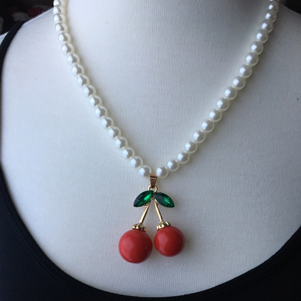 Chunky statement necklace •• cherry